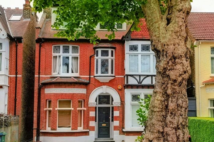 2 Bedroom Flat For Sale In The Avenue, London, W13