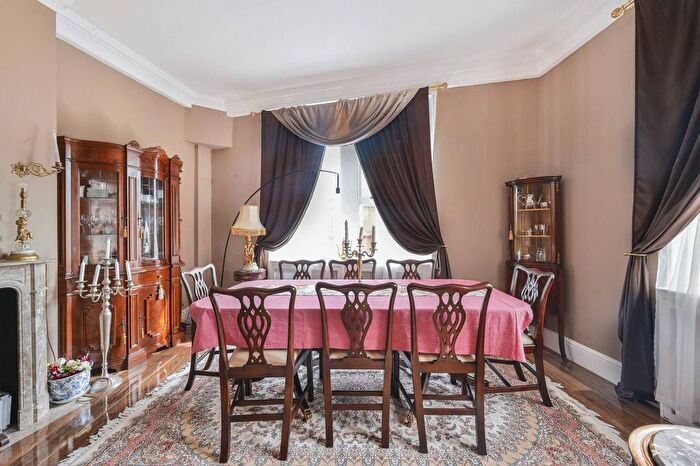 4 Bedroom Flat For Sale In Thurloe Place, South Kensington, London, SW7