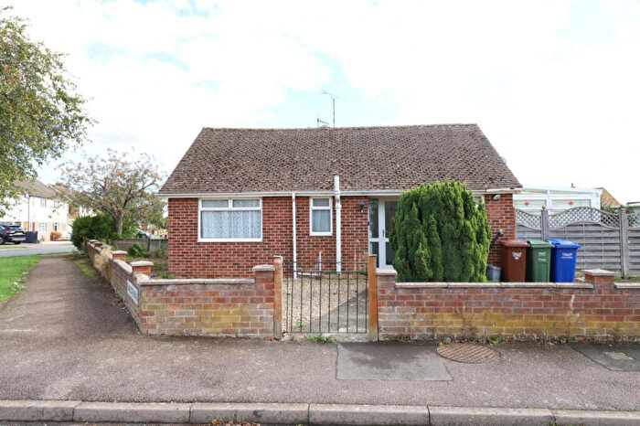 2 Bedroom Bungalow To Rent In Elmscote Road, Banbury, Oxfordshire, OX16