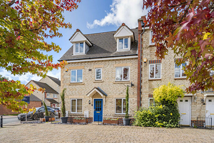 4 Bedroom End Of Terrace House For Sale In Grebe Road, Bicester, OX26