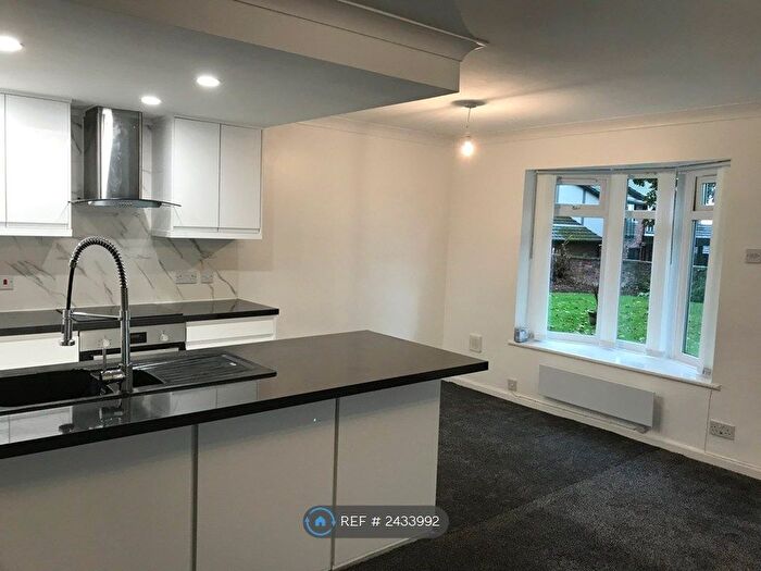 2 Bedroom Flat To Rent In And Accompanying Garage, Manchester, M45