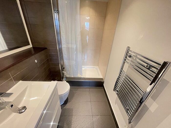 2 Bedroom Apartment To Rent In Vallea Court, Redbank, M4
