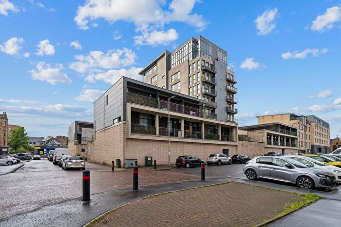 2 Bedroom Flat For Sale In Muirhouse Street, Pollokshields, Glasgow, G41