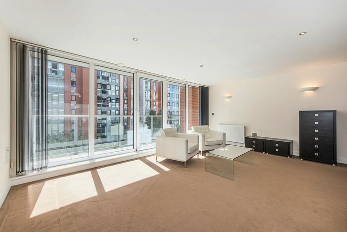 Studio To Rent In Seagull Lane, E16