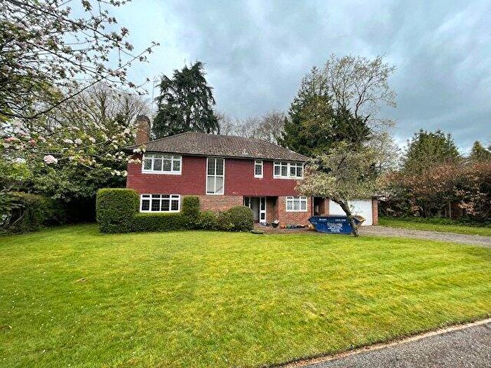 4 Bedroom Detached House To Rent In The Glade, West Byfleet, Surrey, KT14