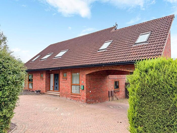 4 Bedroom Detached House For Sale In Gibsons Green, Heelands, Milton Keynes, MK13