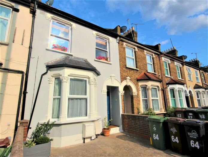2 Bedroom Flat To Rent In Chingford Road, Walthamstow, E17
