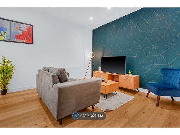 1 Bedroom Flat To Rent In Tryon Apartments, Hounslow, TW3
