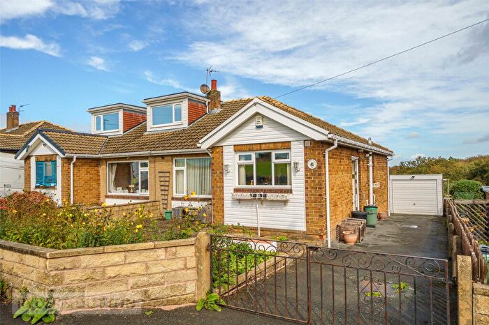 2 Bedroom Bungalow For Sale In New Laithe Hill, Huddersfield, West Yorkshire, HD4