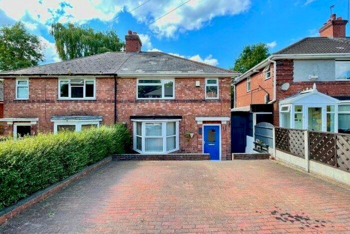 3 Bedroom Semi-Detached House To Rent In Woodhouse Road, Birmingham, B32