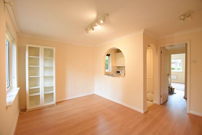 1 Bedroom Flat To Rent In Dorset Mews, Finchley, London, N3