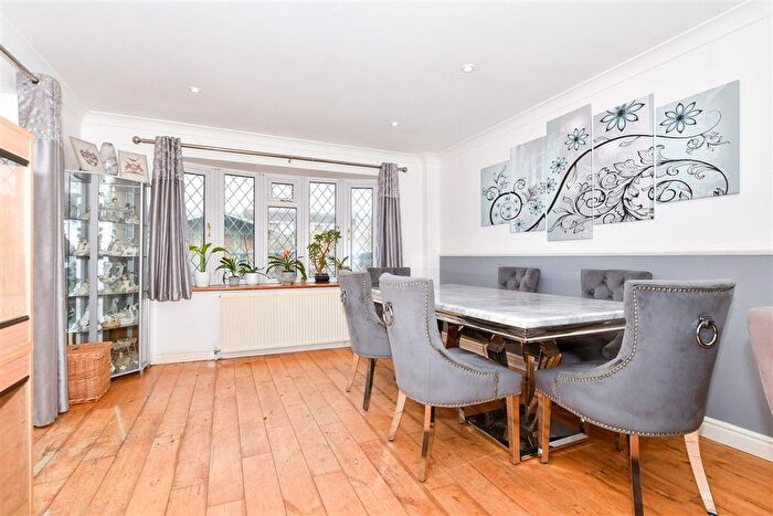 3 Bedroom Semi-Detached Bungalow For Sale In Vauxhall Crescent, Snodland, Kent, ME6