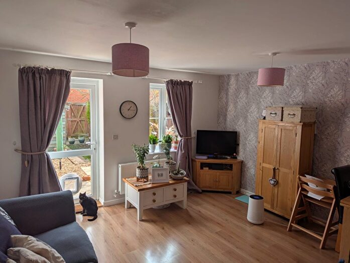 2 Bedroom Semi-Detached House For Sale In Cresswell Close, Yarnton, Kidlington, OX5