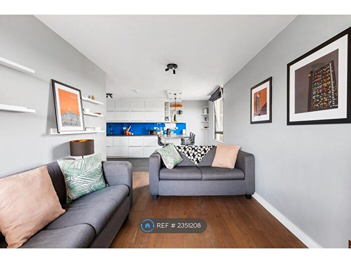 2 Bedroom Flat To Rent In Bramlands Close, London, SW11
