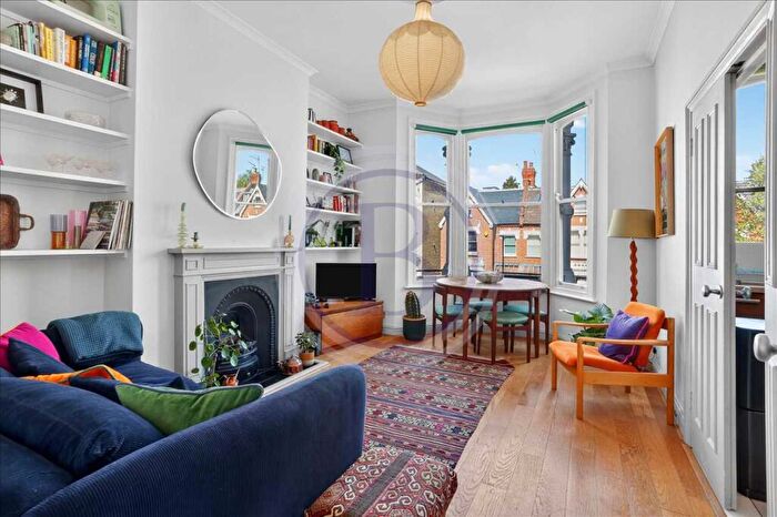 2 Bedroom Flat For Sale In Mercers Road, London, N19
