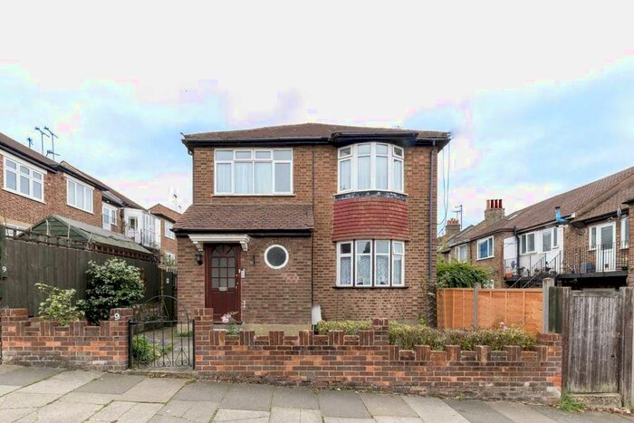 2 Bedroom Flat To Rent In Oak Avenue, London, N10