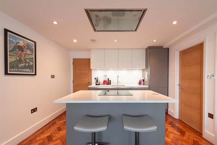 2 Bedroom Flat For Sale In Chase Side, London, N14