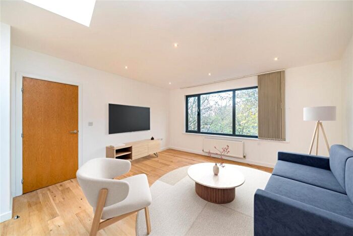 1 Bedroom Flat To Rent In Globe Apartments, Evelyn Street, London, SE8
