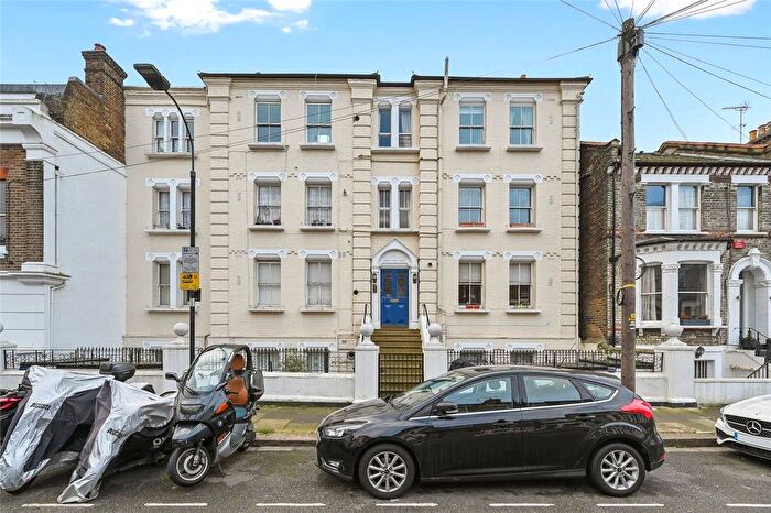 1 Bedroom Flat To Rent In Grosvenor Court, Irving Road, Brook Green, London, W14