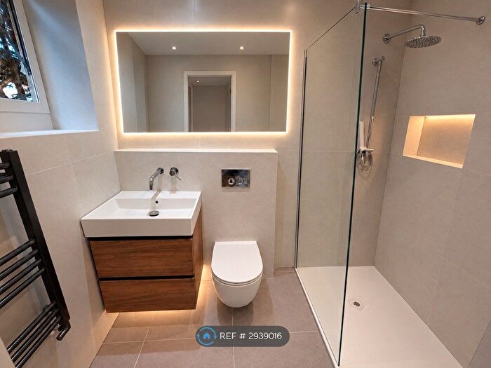 2 Bedroom Flat To Rent In Merton Road, Lo Don, SW18