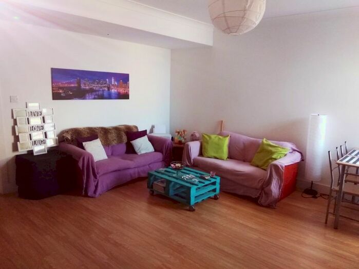 2 Bedroom Flat To Rent In Vicarage Road, Watford, Hertfordshire, WD18