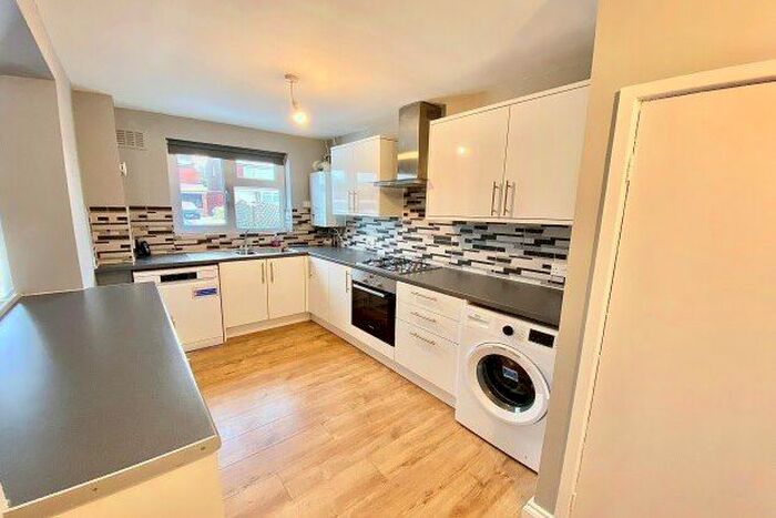 3 Bedroom Property To Rent In Stevens Way, Chigwell, IG7