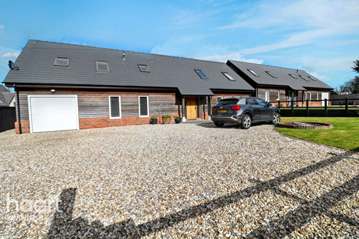 4 Bedroom Barn Conversion For Sale In Turnpike Road, Swindon, SN26