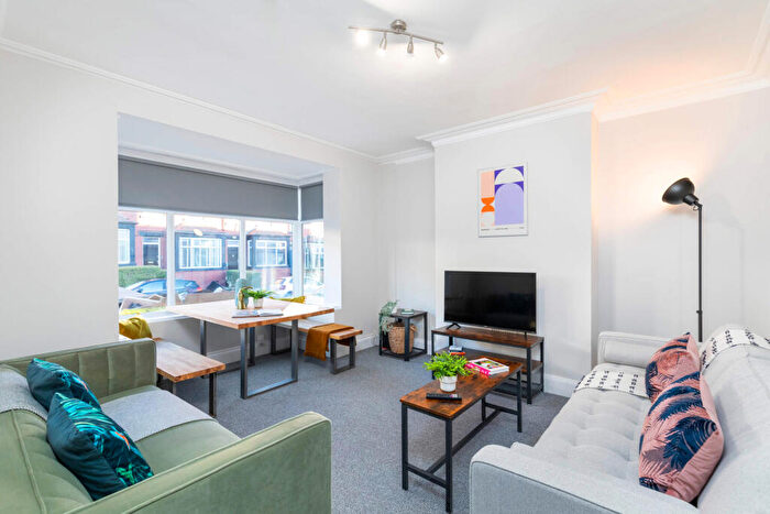 7 Bedroom House To Rent In Estcourt Avenue, Leeds, LS6