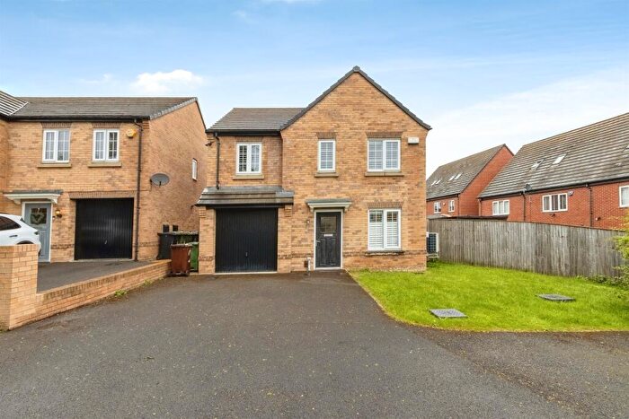 4 Bedroom Detached House For Sale In Beech Way, Whinmoor, Leeds, LS14