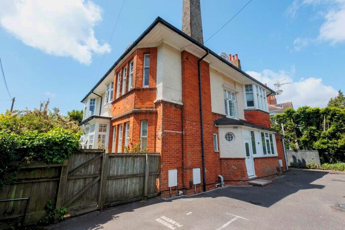 2 Bedroom Flat To Rent In Beechey Road, Bournemouth, BH8