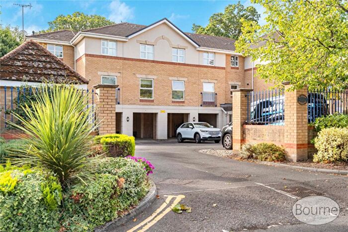 2 Bedroom Apartment For Sale In St. Johns Road, St Johns, Woking, Surrey, GU21