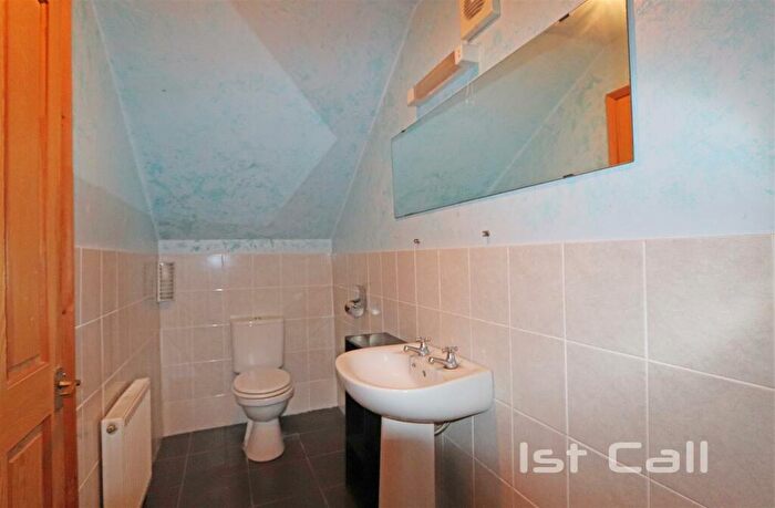 3 Bedroom Chalet For Sale In York Road, Southend-On-Sea, SS1