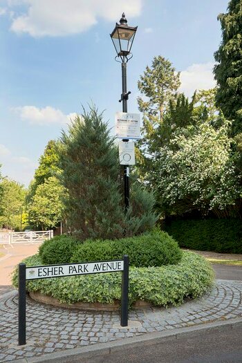 2 Bedroom Flat To Rent In Esher Park Avenue, Esher, KT10