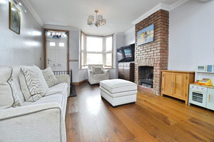 2 Bedroom Property For Sale In Abbs Cross Lane, Hornchurch, RM12