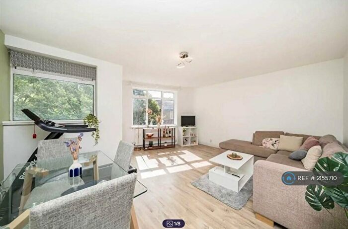 2 Bedroom Flat To Rent In Wardalls House, London, SE8