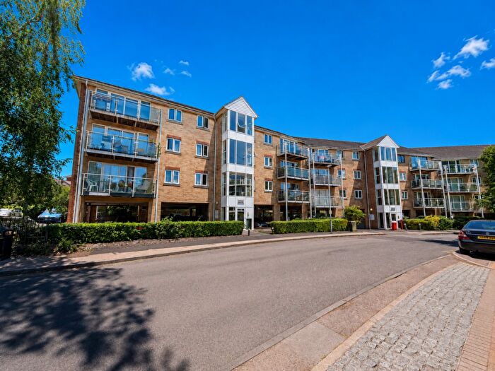 2 Bedroom Apartment For Sale In Foxglove Way, Luton, Bedfordshire, LU3