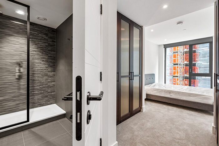 3 Bedroom Flat To Rent In Palmer Road, London, SW11