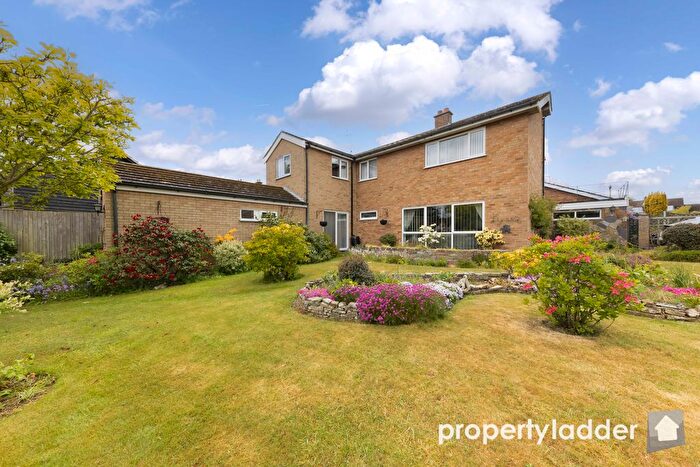 4 Bedroom Detached House For Sale In Mead Close, Buxton, Norwich, NR10