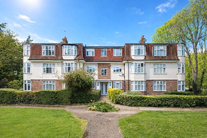 2 Bedroom Flat For Sale In Whitehall Road, London, E4