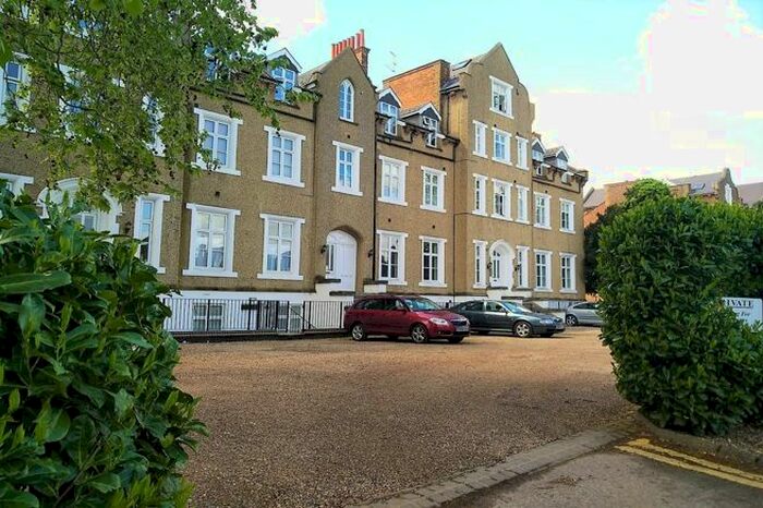 2 Bedroom Flat To Rent In Upton Park, Slough, SL1