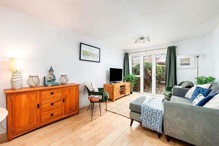 2 Bedroom Maisonette For Sale In Westbrooke Court, Cumberland Close, Bristol, BS1