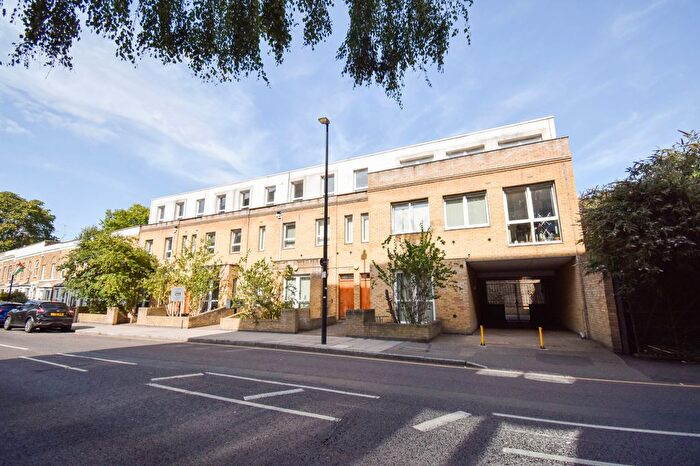 3 Bedroom Terraced House To Rent In Helion Court, Canary Wharf, London, London, E14
