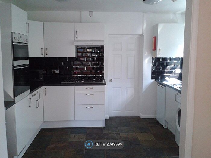 5 Bedroom Semi-Detached House To Rent In Raymond Crescent, Guildford, GU2