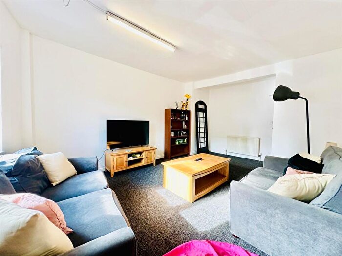 4 Bedroom Semi-Detached House To Rent In Park Road, Nottingham, Nottinghamshire, NG7