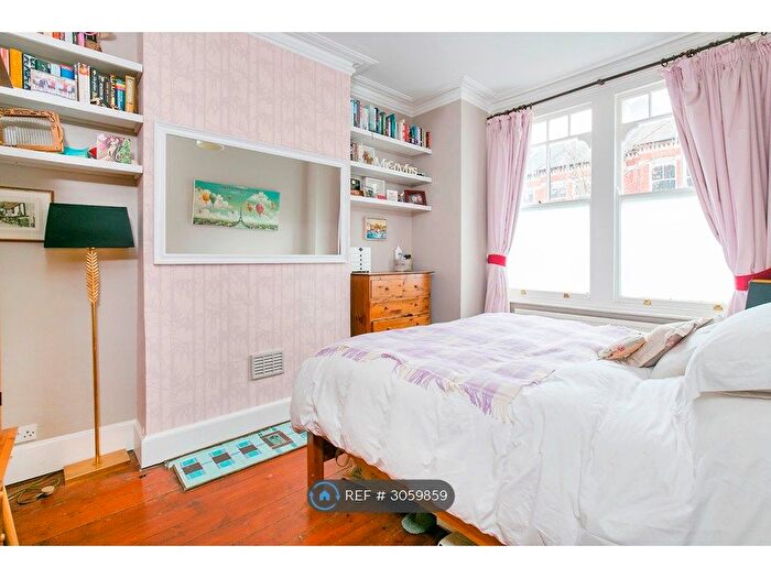 2 Bedroom Flat To Rent In Mandalay Road, London, SW4