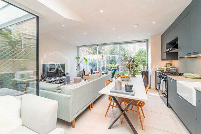 2 Bedroom Flat To Rent In Agar Grove, Camden Town, London, NW1