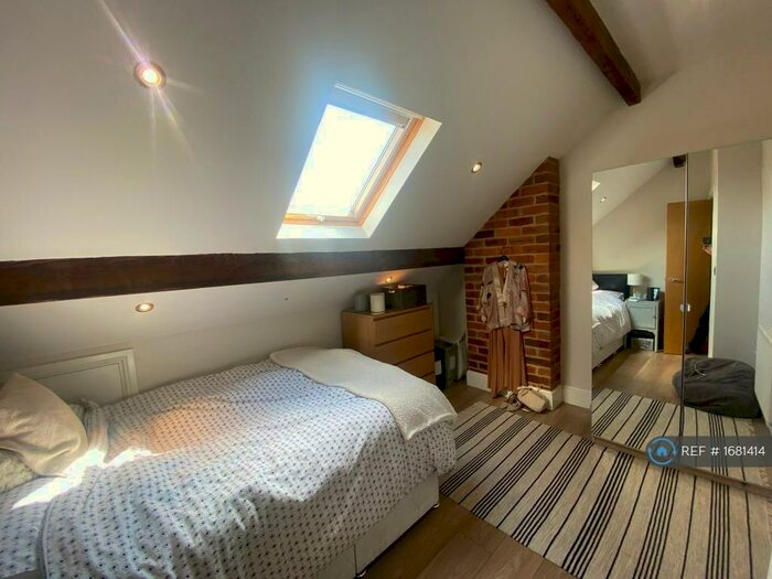 2 Bedroom Flat To Rent In B, Leeds, LS6