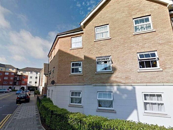 2 Bedroom Flat To Rent In Pettacre Close, Woolwich, Thamesmead, SE28