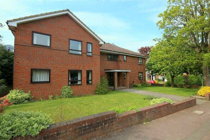 2 Bedroom Flat To Rent In Townsend Lane, Harpenden, AL5