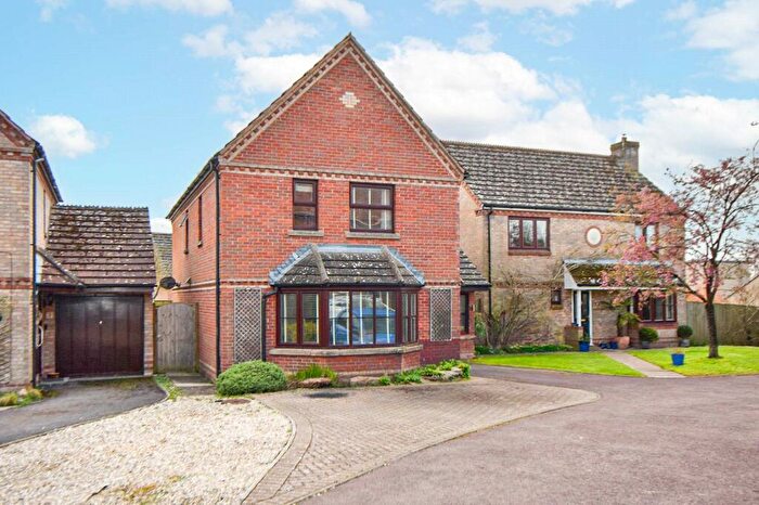 4 Bedroom Detached House To Rent In Hawthorn Close, Pewsey, Wiltshire, SN9